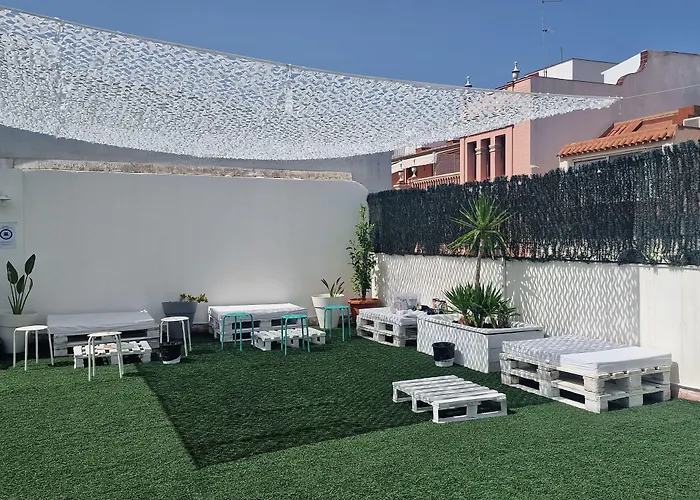 Hotel Y Apartamentos Dona Lola Sevilla